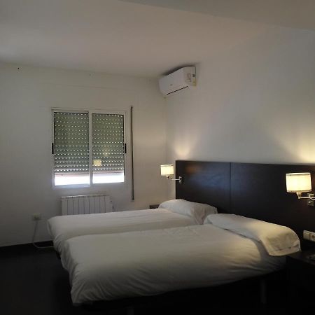 Hostal Meson De Paco Кариньена Экстерьер фото