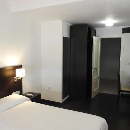 Hostal Meson De Paco Кариньена Экстерьер фото