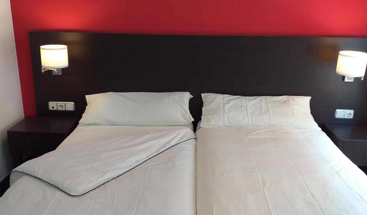 Hostal Meson De Paco Кариньена Экстерьер фото