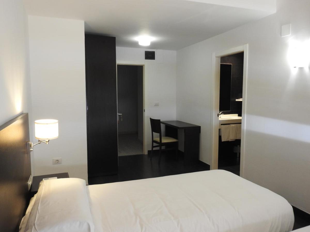 Hostal Meson De Paco Кариньена Экстерьер фото