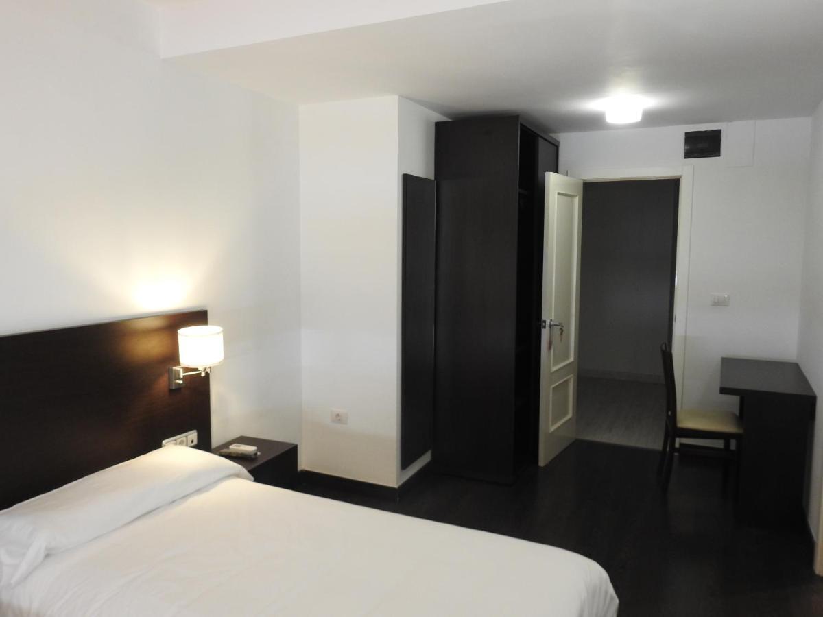 Hostal Meson De Paco Кариньена Экстерьер фото