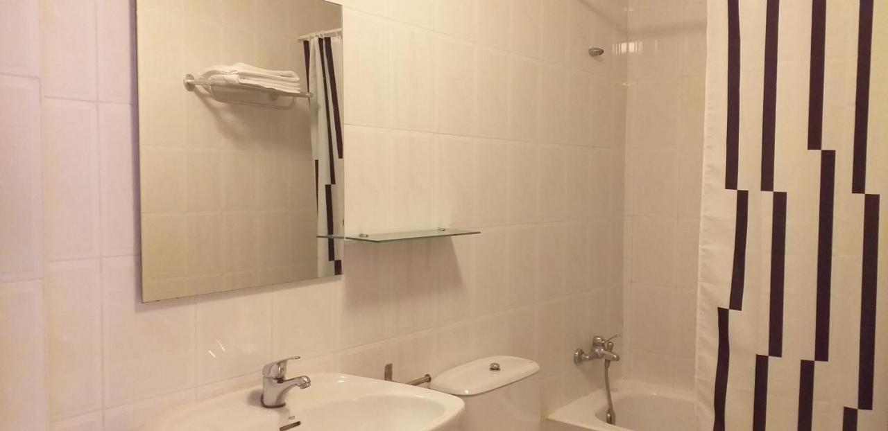 Hostal Meson De Paco Кариньена Экстерьер фото