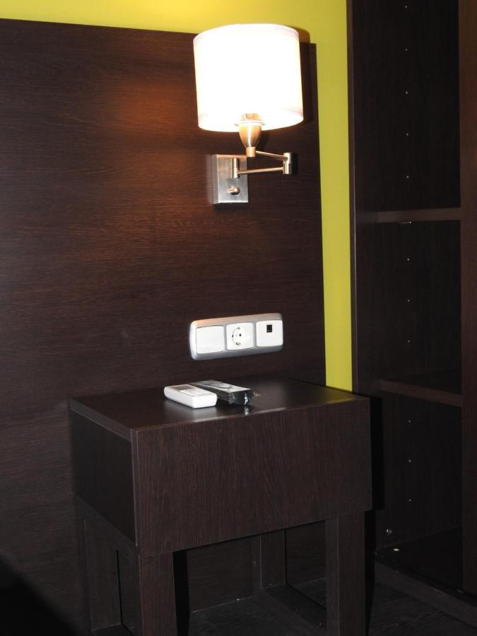 Hostal Meson De Paco Кариньена Экстерьер фото