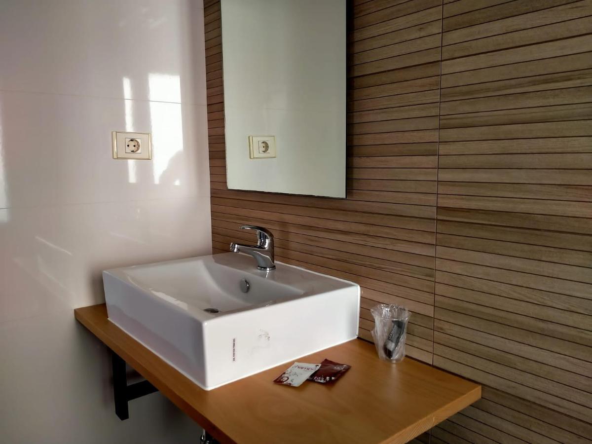 Hostal Meson De Paco Кариньена Экстерьер фото